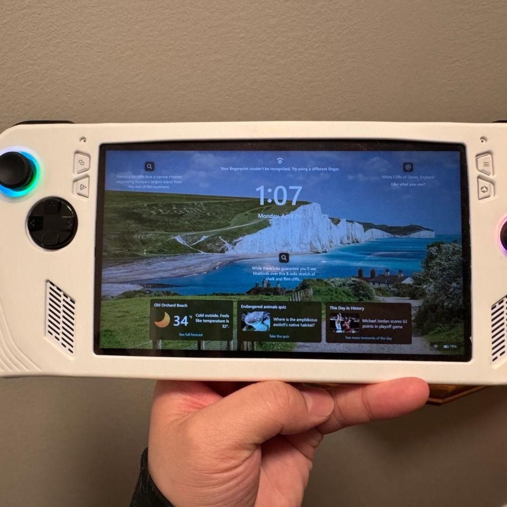 ROG Ally 7" 120Hz FHD 1080p Gaming Handheld Touchscreen AMD Ryzen Z1 Extrem - Picture 3 of 4